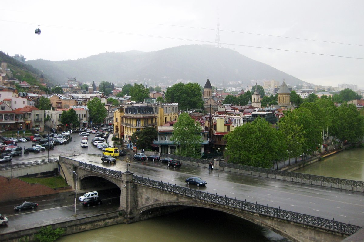 В Тбилиси дождь.... - Лариса Мироненко