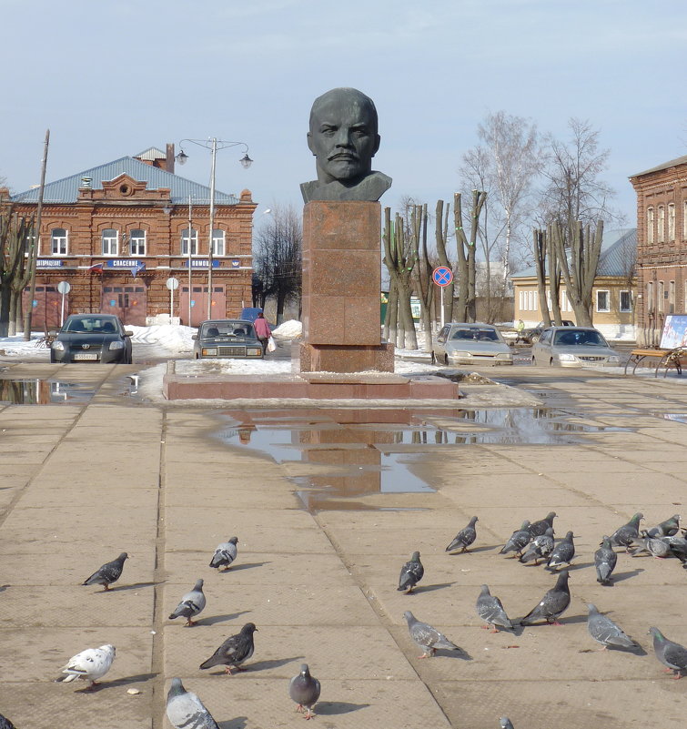 Бюст  В.И.Ленина в историческом центре города Киржач - Galina Leskova