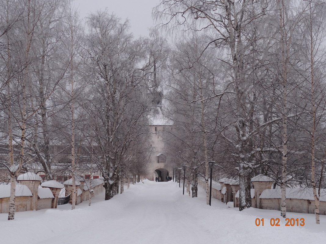 Центральная аллея. Кирилло-Белозерский монастырь - Светлана Масюкевич