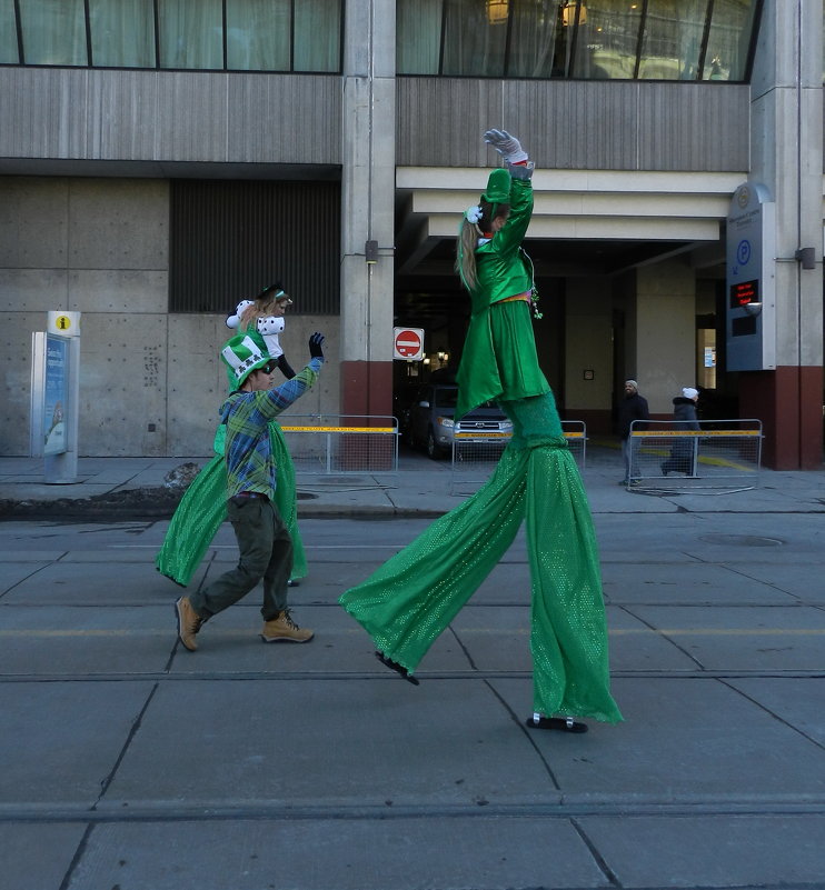 Зелёные человечки в Торонто... - Юрий Поляков