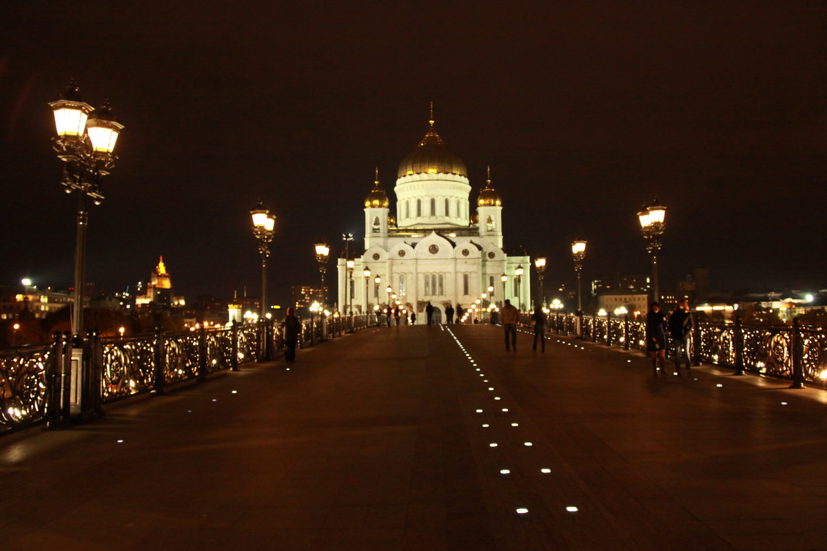 патриарший мост - виктор ------