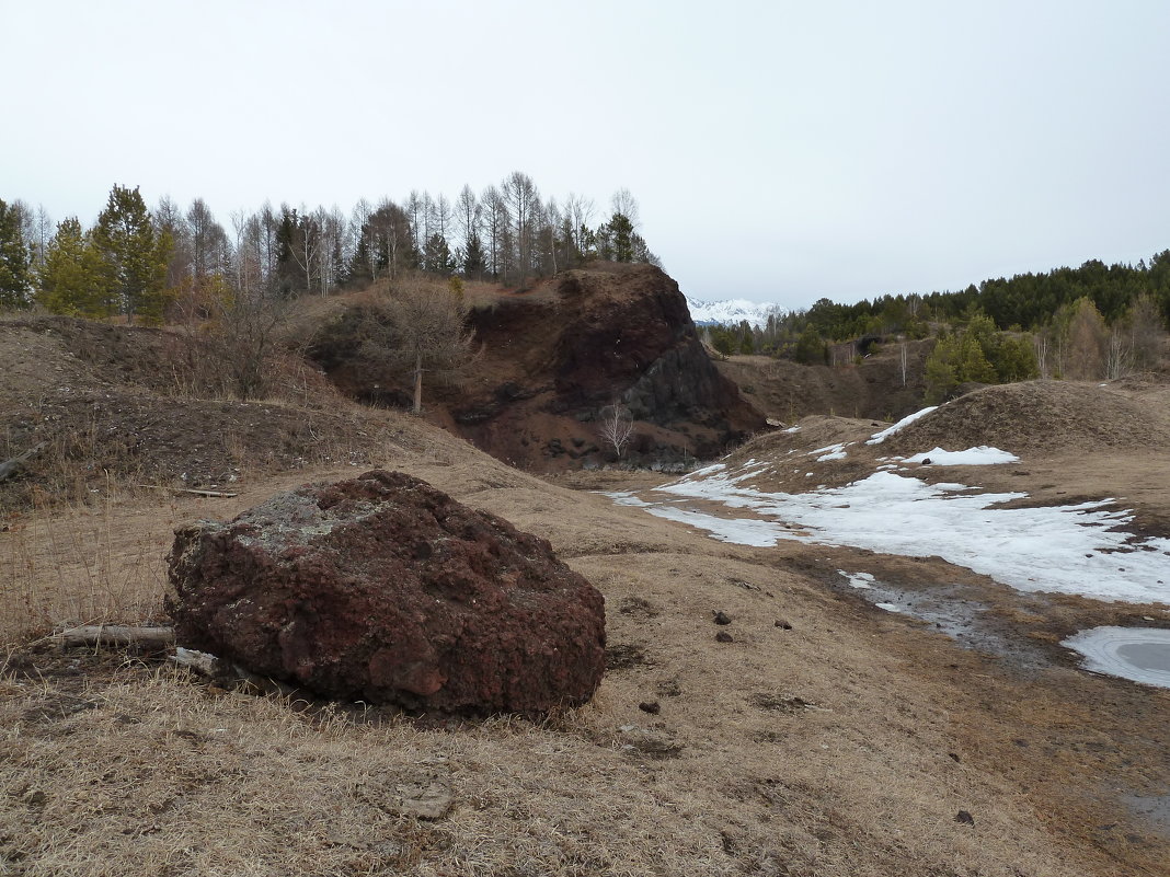 Вот такие "бомбочки" вылетали из кратера существовавшего миллионы лет назад вулкана - Галина Минчук