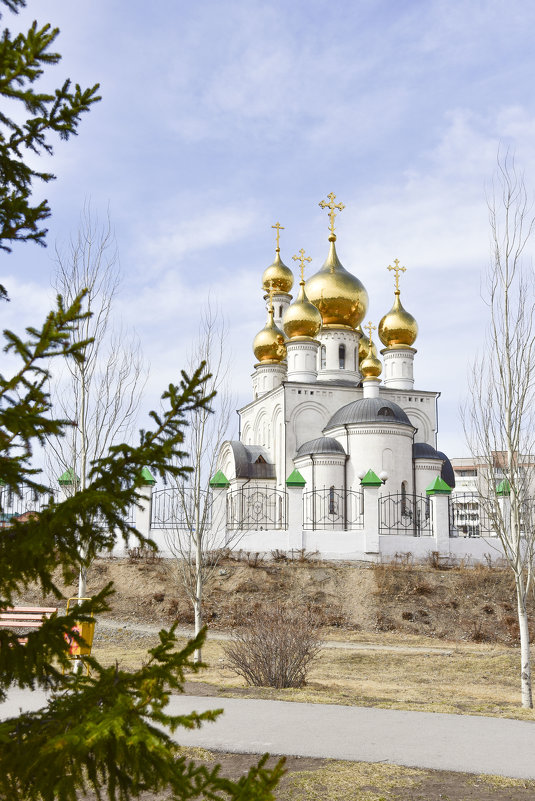 В пасхальный день. - юрий Амосов