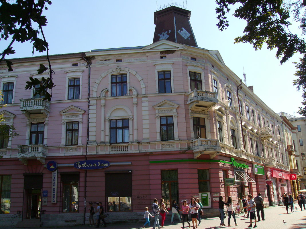 Жилищно - торговый  дом  в  Ивано - Франковске - Андрей  Васильевич Коляскин