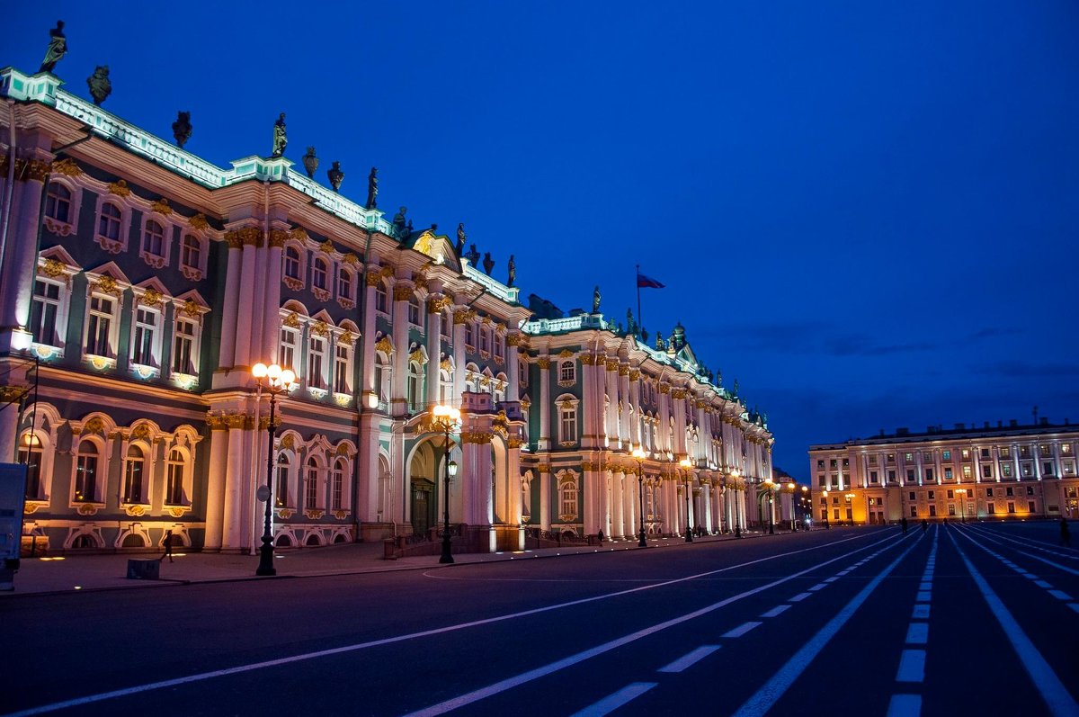 Зимний дворец - Михаил Сахнов
