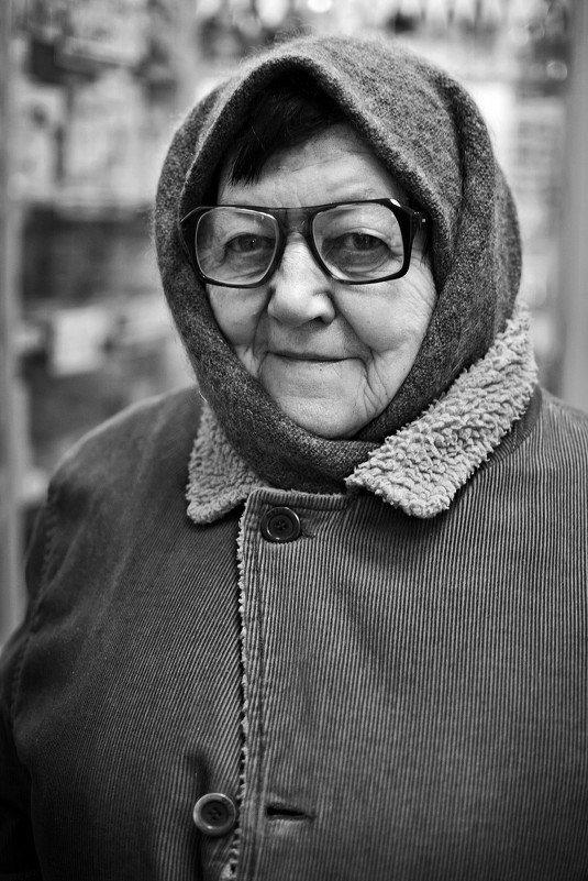 бабушка в аптеке - Alina Rustamova