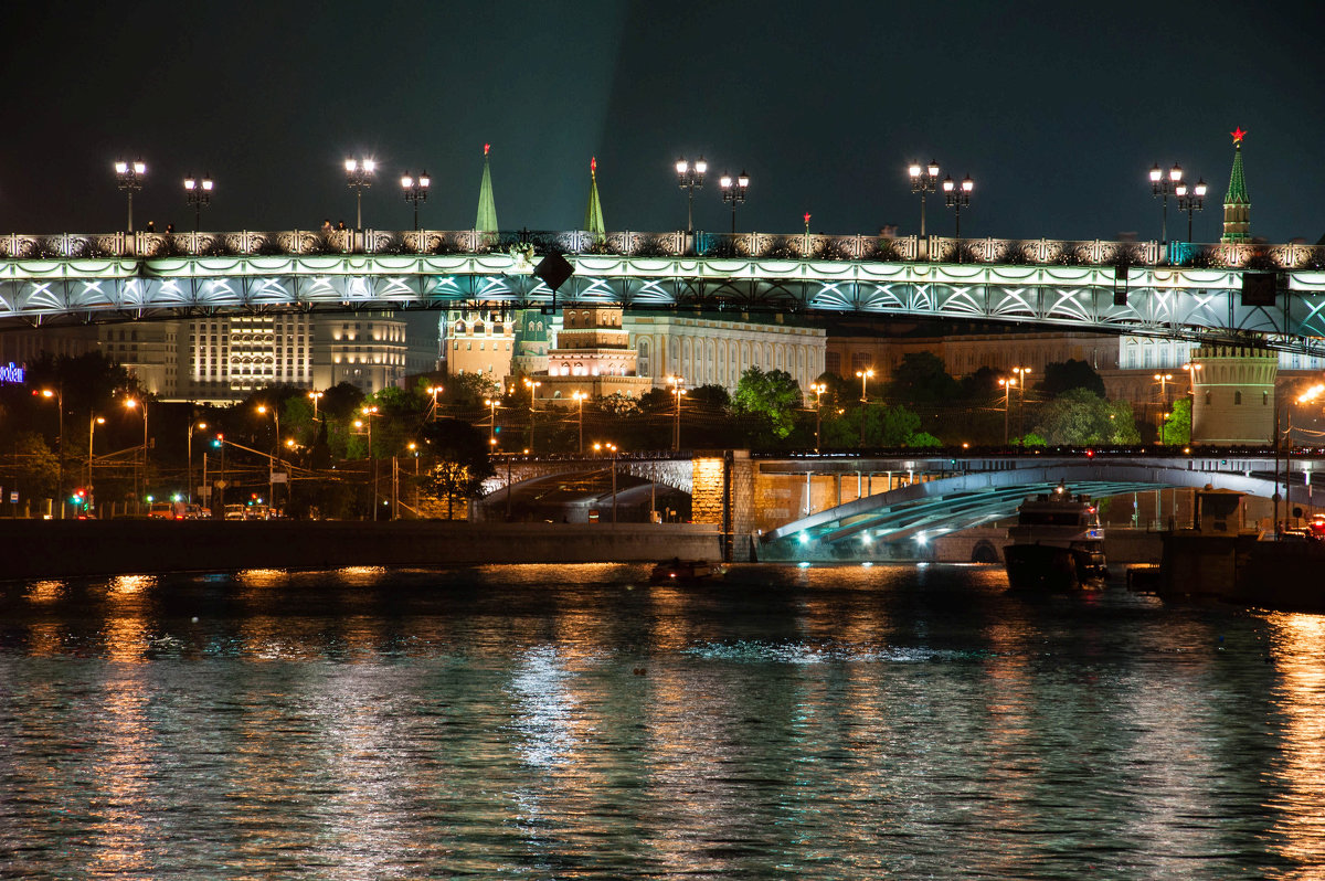 Патриарший мост - Сергей Зубарь