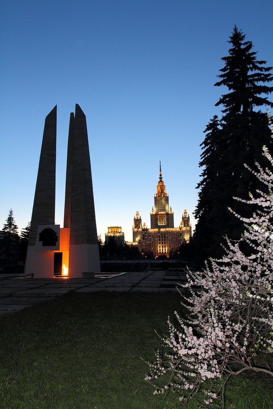 Памятник студентам и преподавателям МГУ погибшим за Родину - Александр Rehc