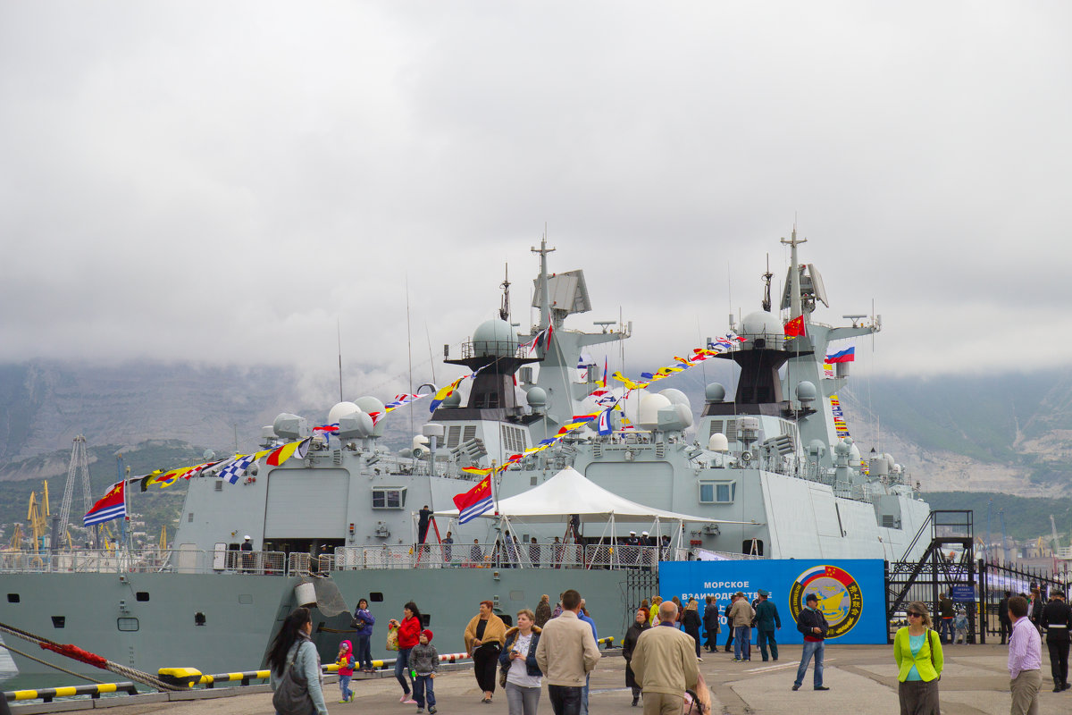 Китайские десантные корабли в Новороссийске - Владимир 
