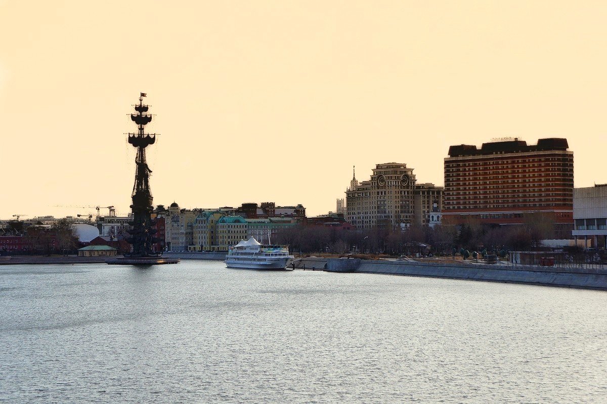 Утро над Москвой рекой... - марк 