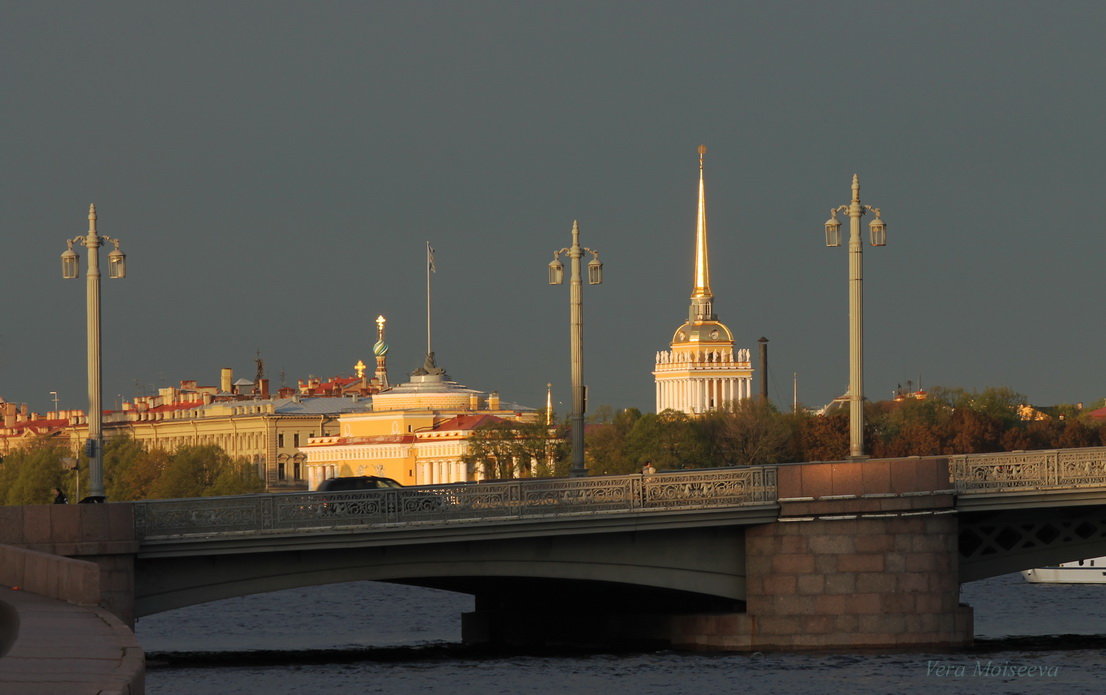 В лучах уходящего солнца - Вера Моисеева