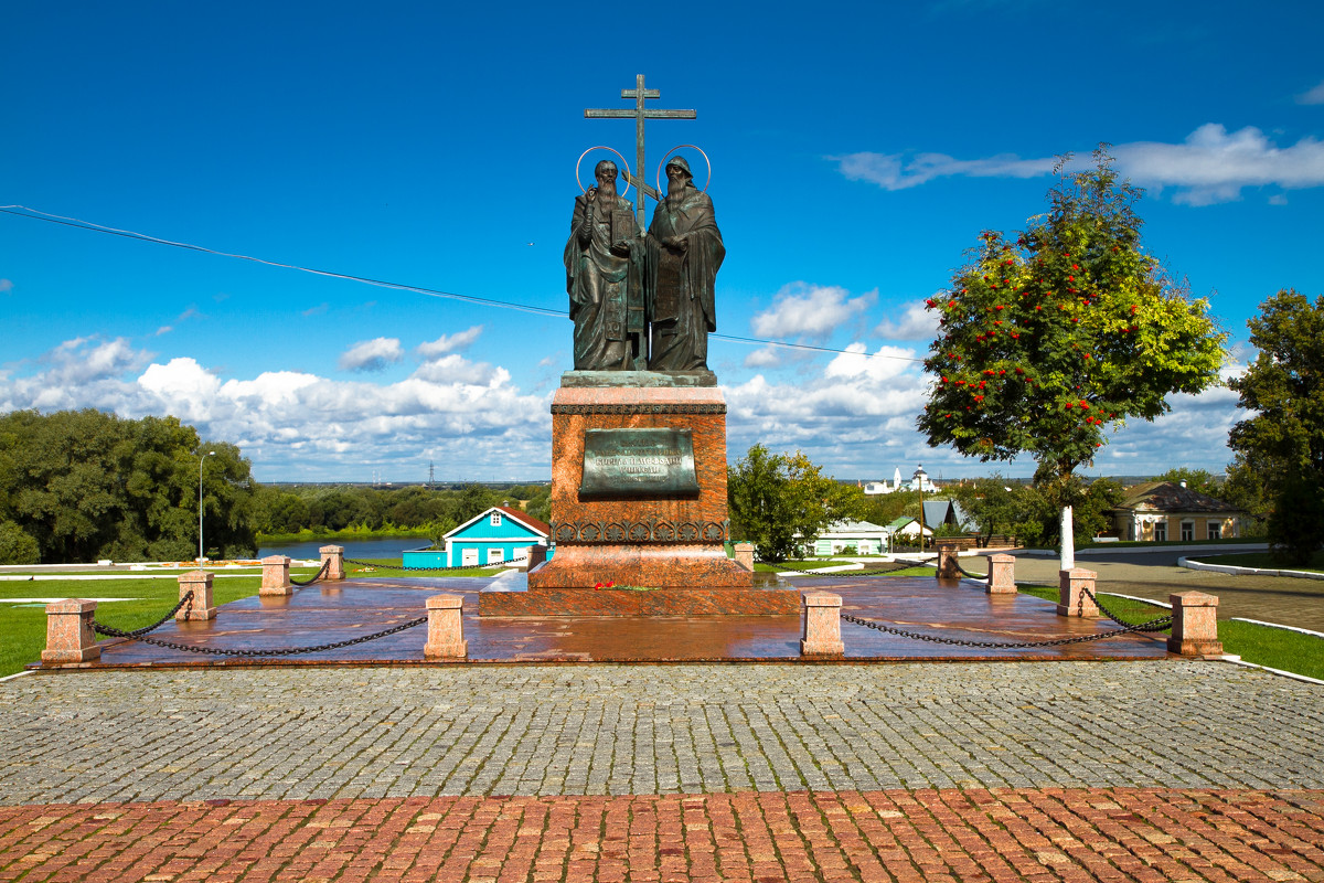 Памятник Кириллу и Мефодию открыт в Коломне - Екатерина Рябцева