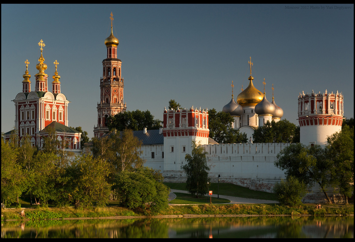 Москва. Новодевичий монастырь на закате. - Юрий Дегтярёв