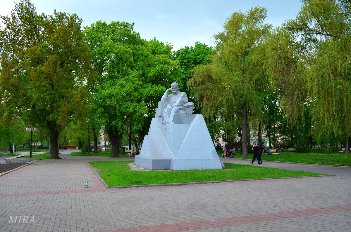 Памятник Т.Г.Шевченко - *MIRA* **