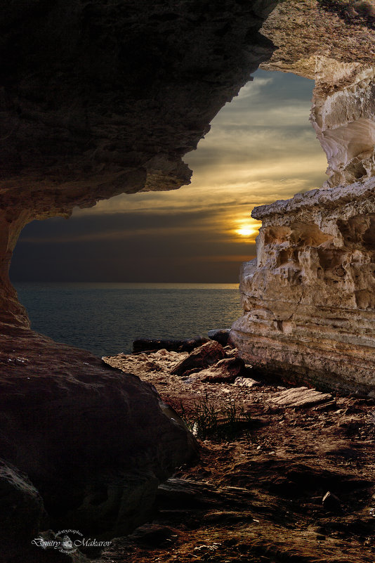 Вид из пещеры. (набережная 4 микр.) - Дмитрий Макаров