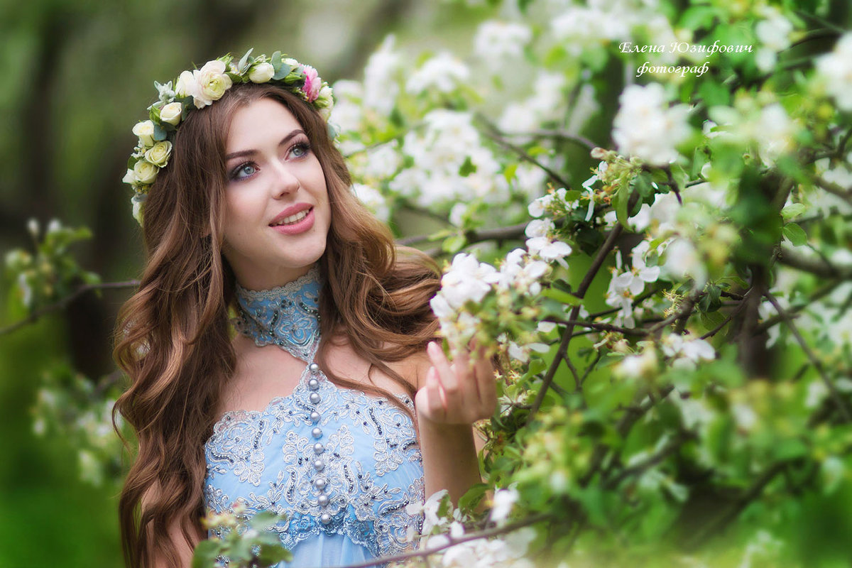 Коломенское, цветение садов, прекрасная Полина - Елена Юзифович