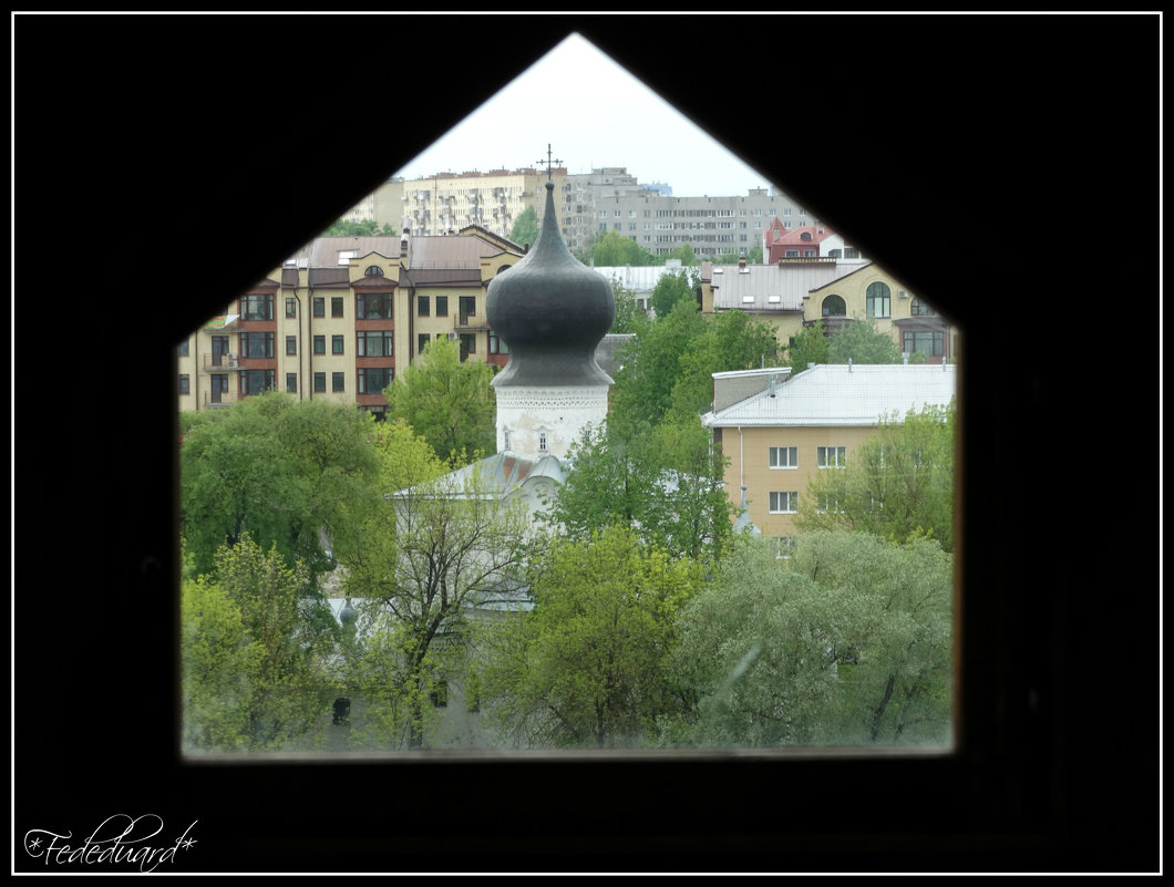 Вид через окошко Власьевской башни. Псков. - Fededuard Винтанюк