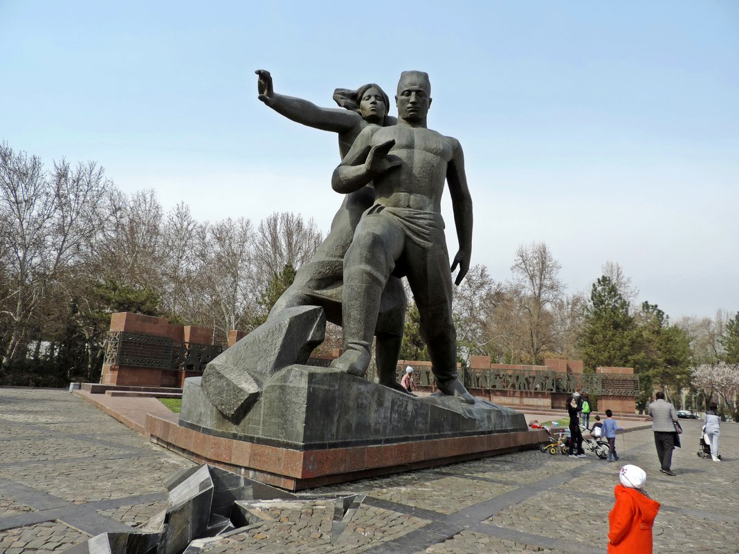 монумент "Мужество" в Ташкенте - Дмитрий Рузаев