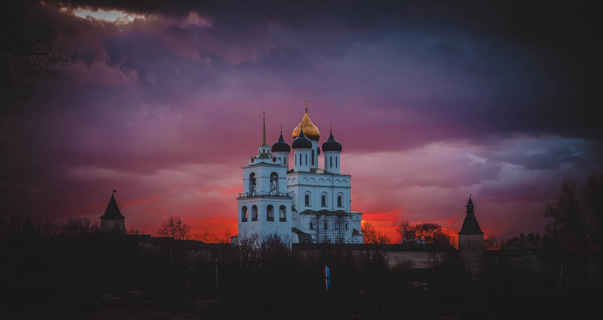 Псков Кремль и Троицкий собор фото