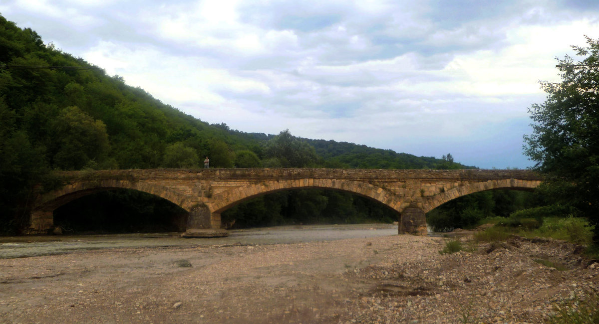 Даховский мост, построенный в 1906 году казаками Урупского казачьего полка мост через реку Дах - Юлия Бабитко