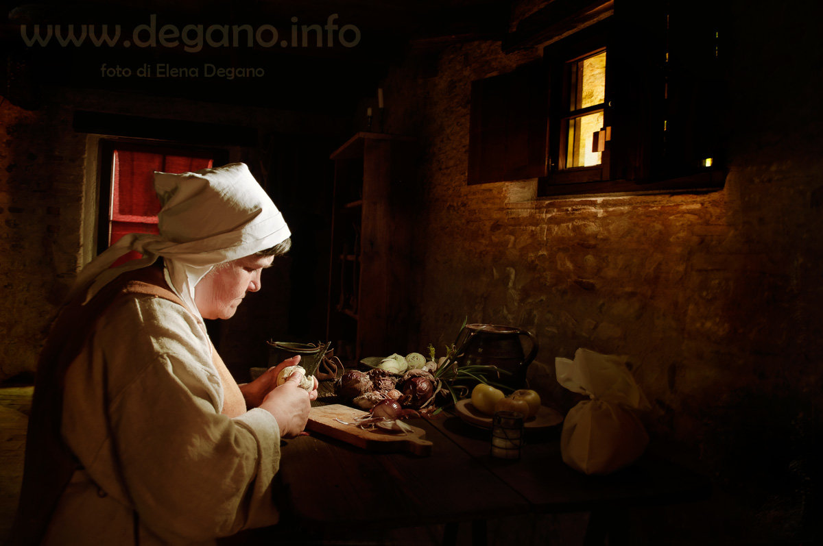 Женщина на кухне - Elena Degano