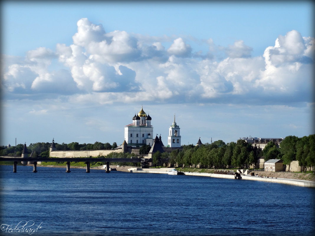 Вид на Кремль с колокольни Спасо-Преображенского Мирожского монастыря - Fededuard Винтанюк