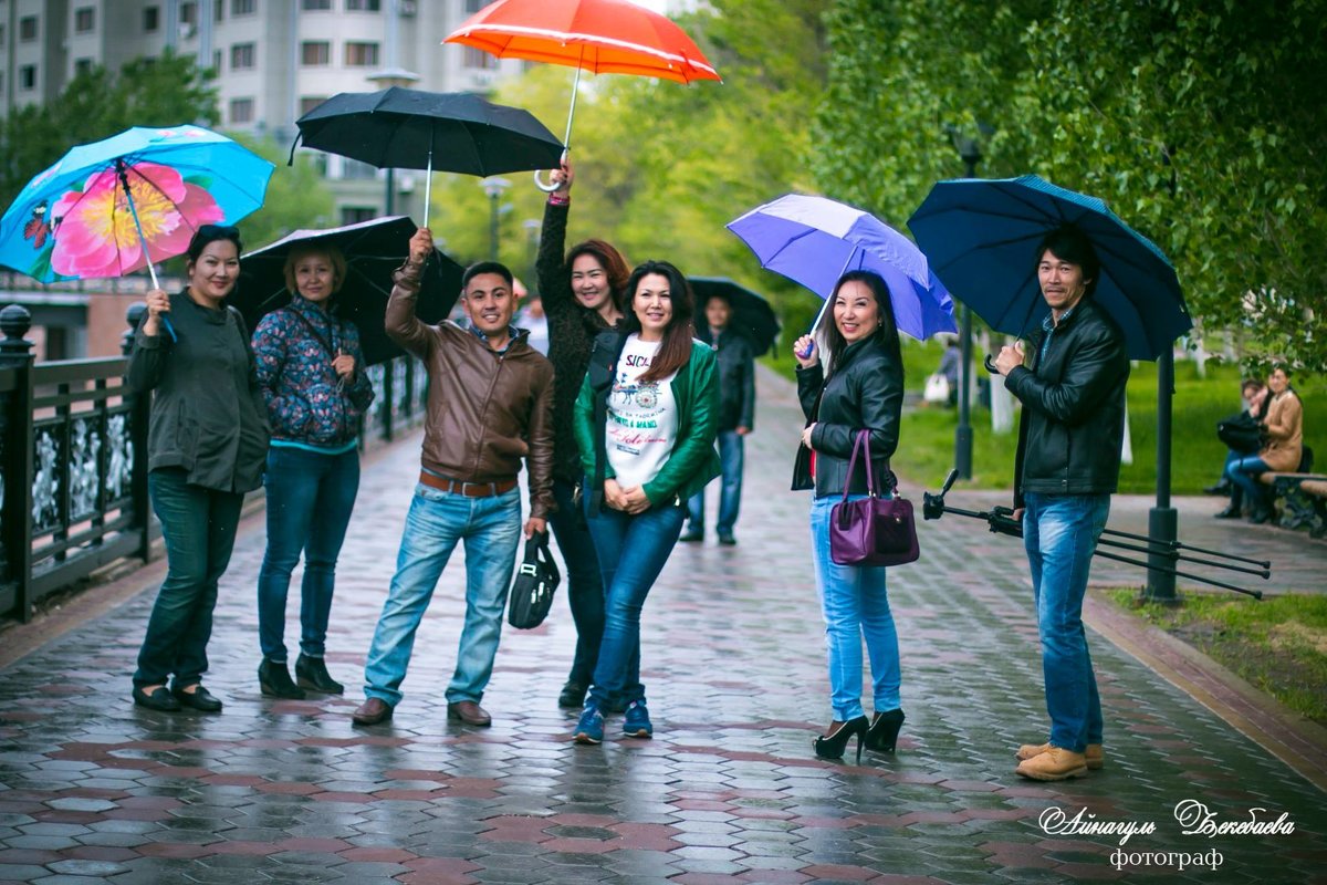 Прогулка под дождем - Айнагуль Бекебаева