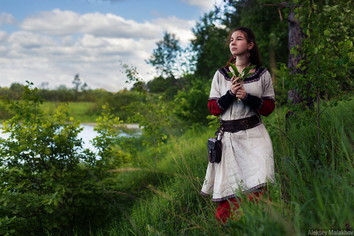 Девушка селянка в поле - Алексей Малахов