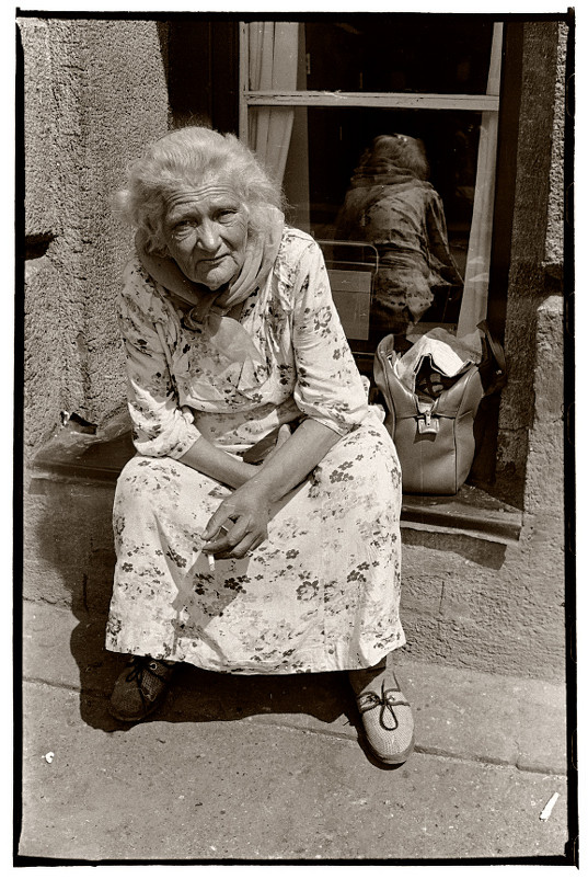 Smoking Near the Railway Station Platform (1979) - Андрей Пашис