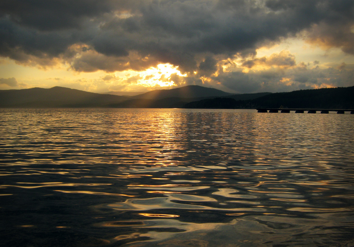 Тургояк. Закат. Вид с берега озера - Анна Ковалёва