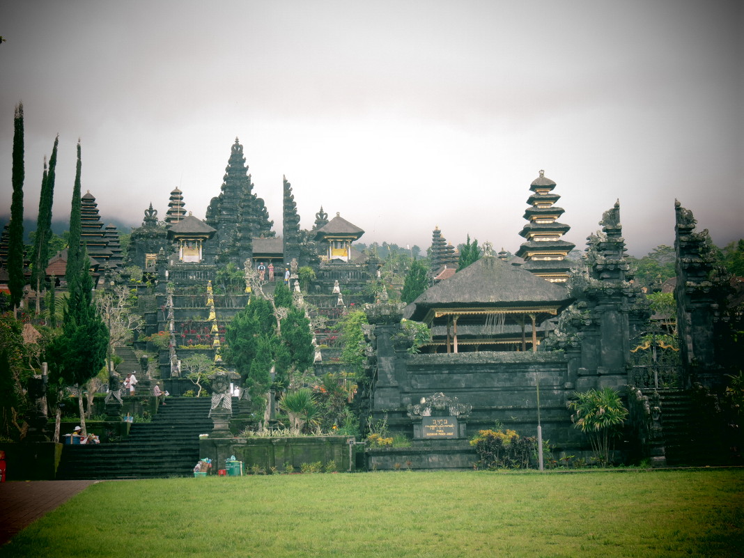 temple pura besakih - Andrey Shayakhmatov