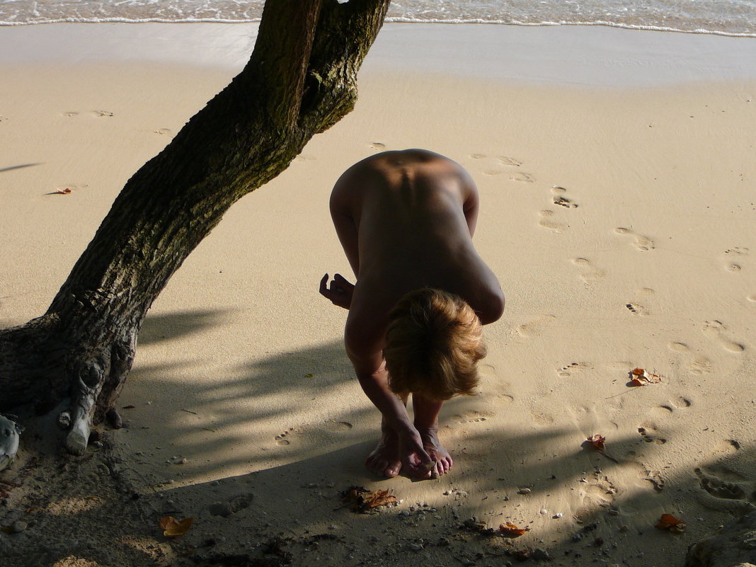 Женщина на пляже. - Яков 