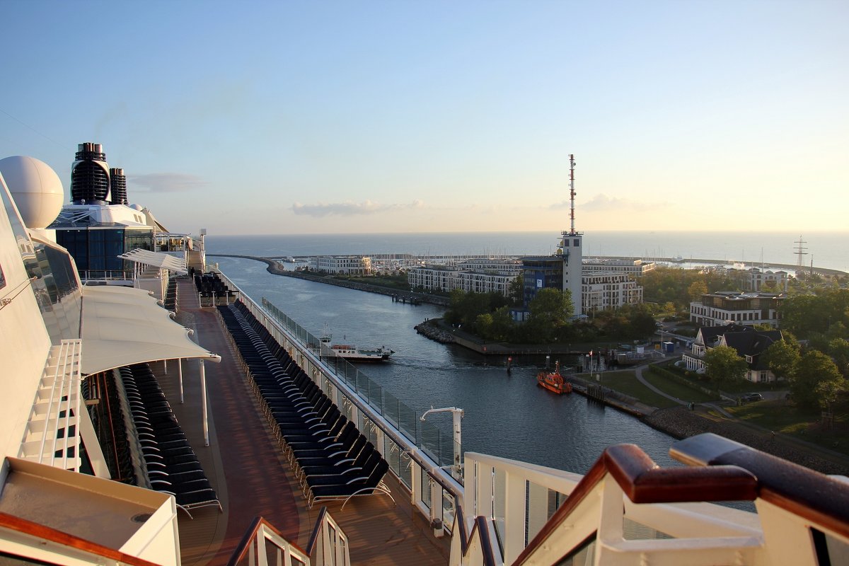 Celebrity Silhouette. - vasya-starik Старик