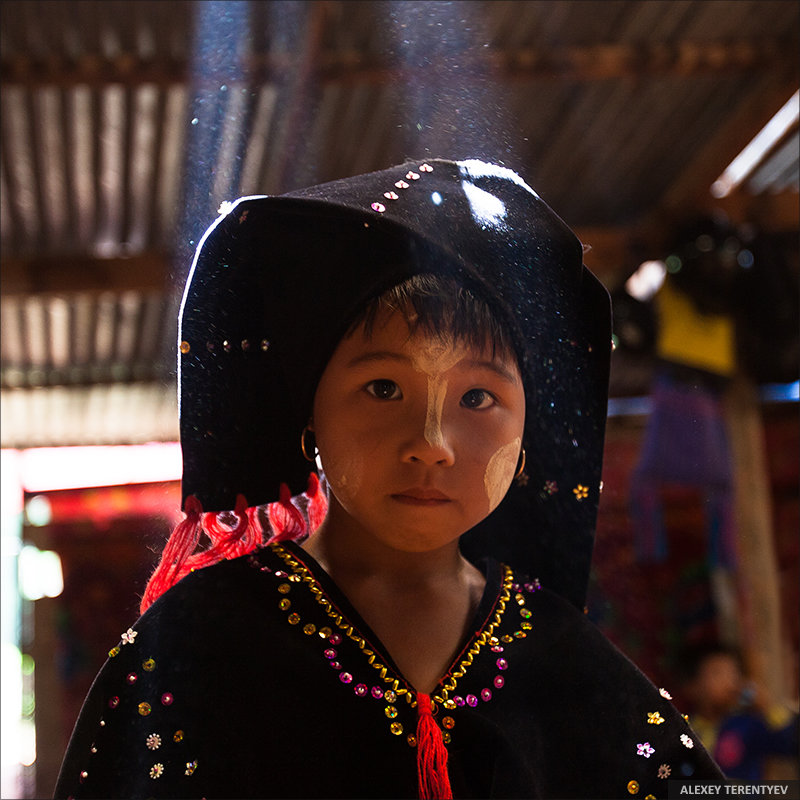 Портрет девочки в национальном костюме... Мьянма... - Alexey Terentyev