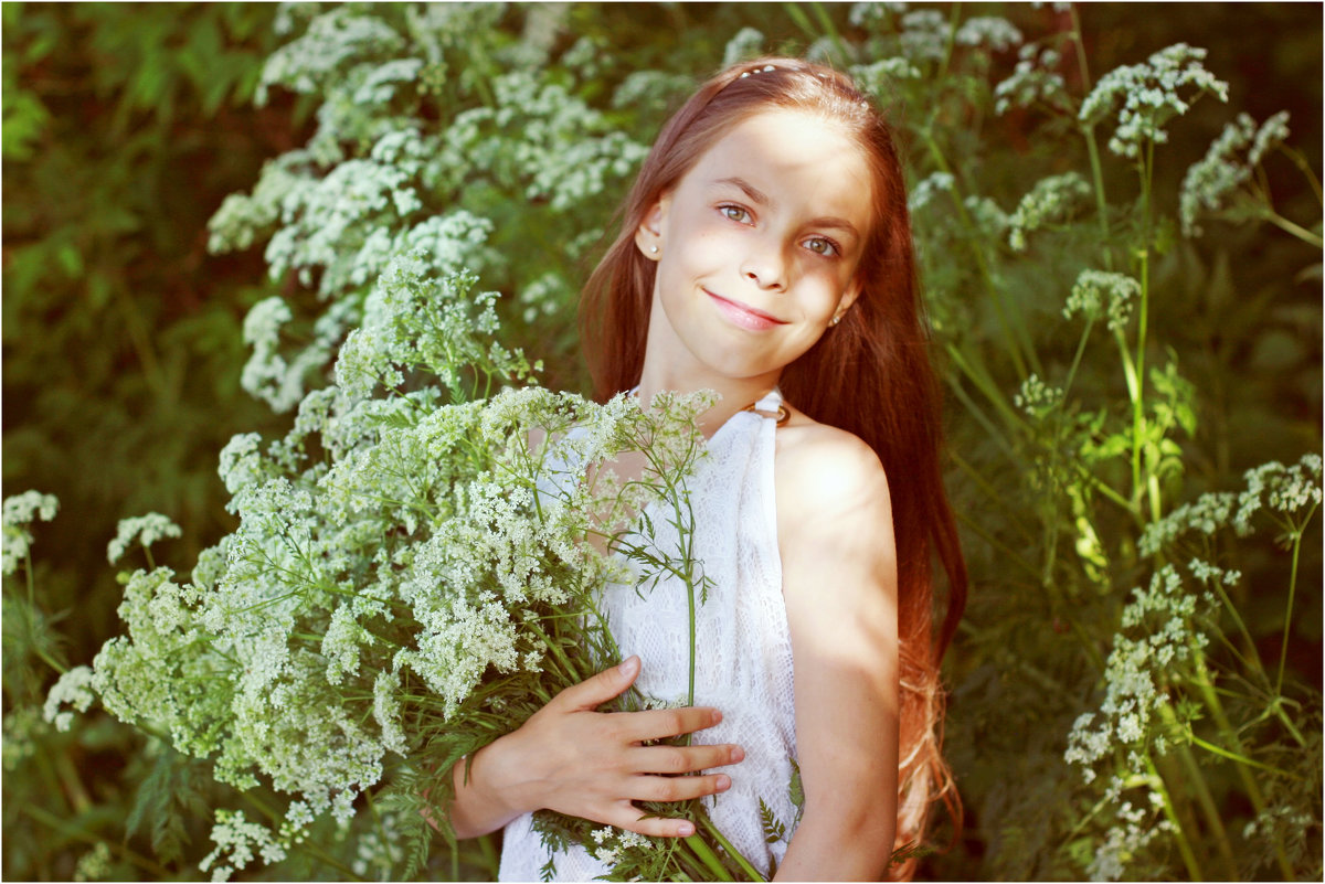 Девочка с цветами - Римма Алеева