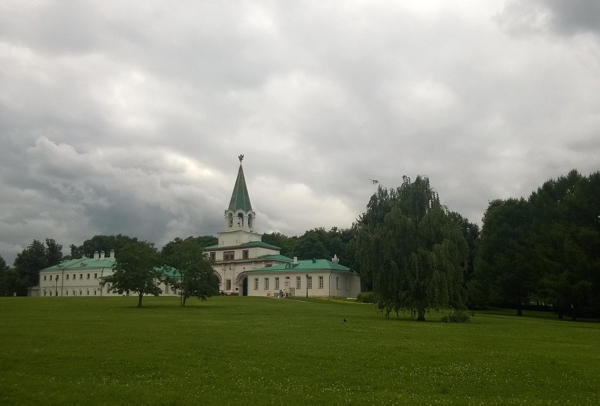 Немноголюдно в  этот день... - Николай Дони