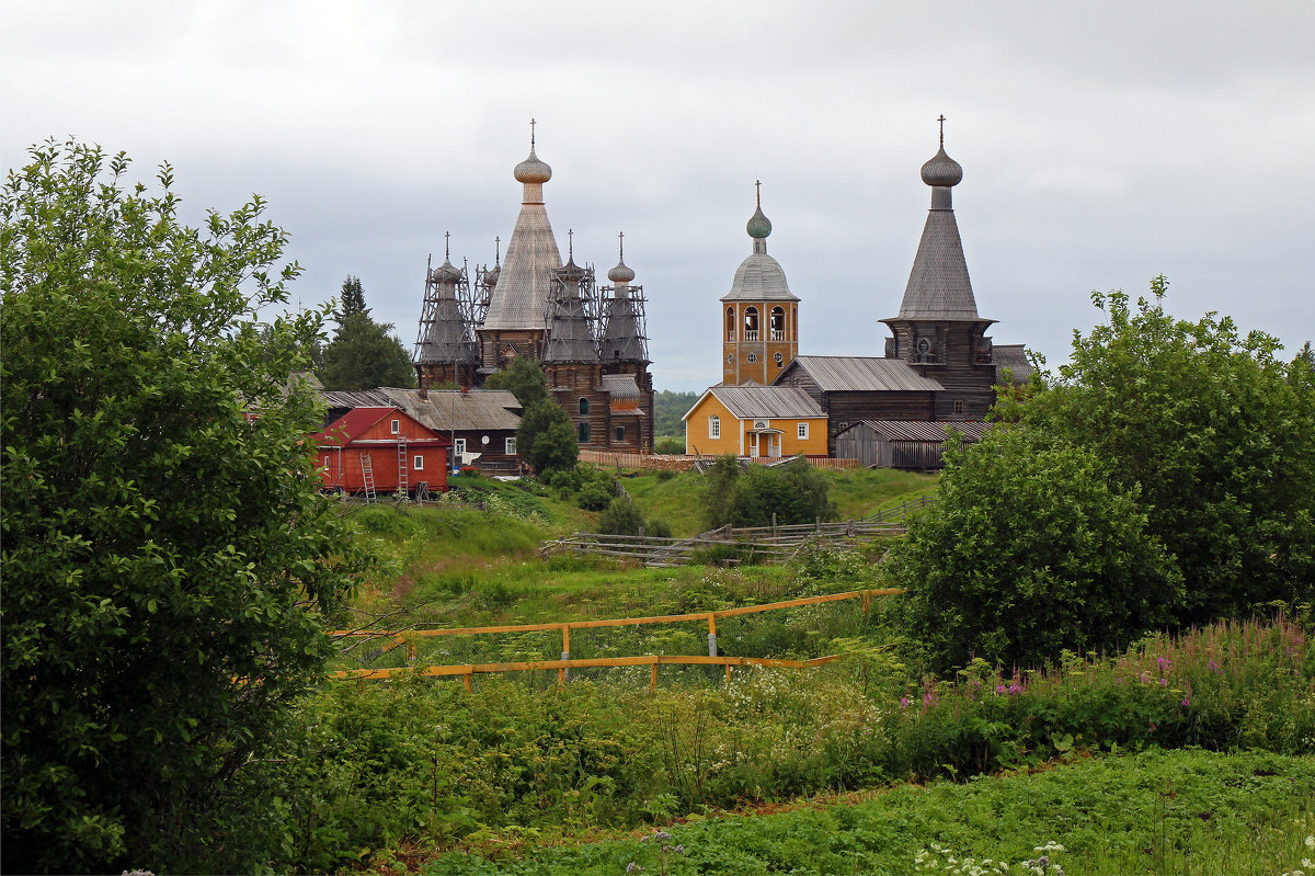 Русский Север. Село Нёнокса. Через огороды к Храмам - Владимир Шибинский