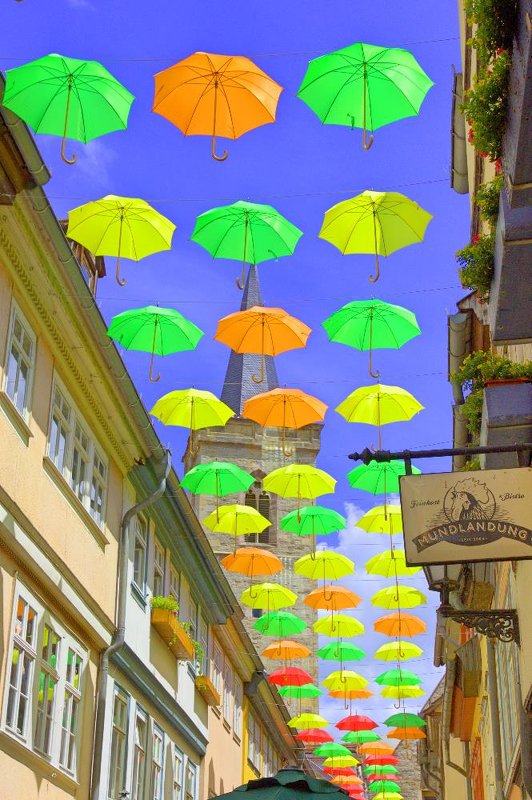 Зонтики над городом - vladimir 