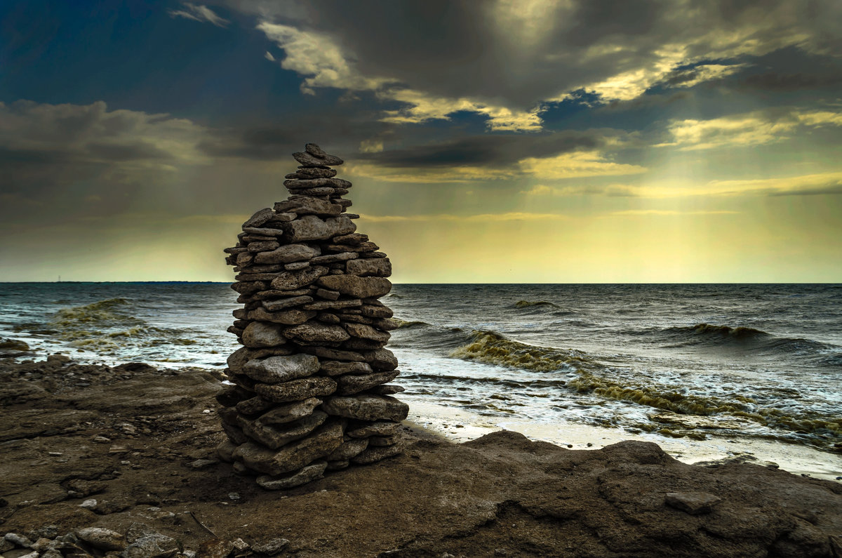 Пляжный монумент - Константин Бобинский