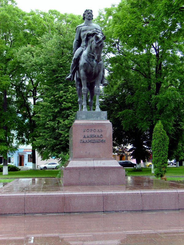 Памятник  князю  Даниилу  Галицкому  в  Галиче - Андрей  Васильевич Коляскин