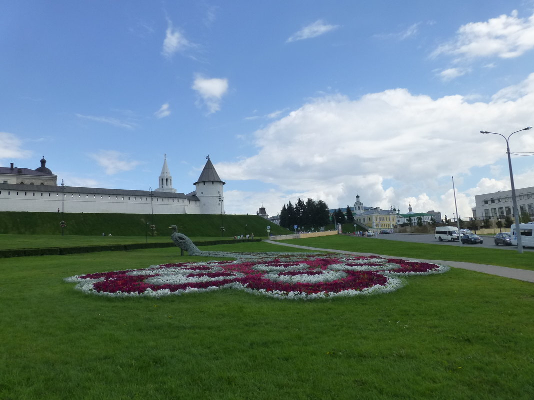Цветочная клумба у кремля - Наиля 