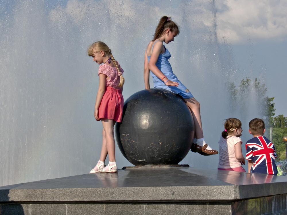 Девочки на шаре - Андрей Меренов