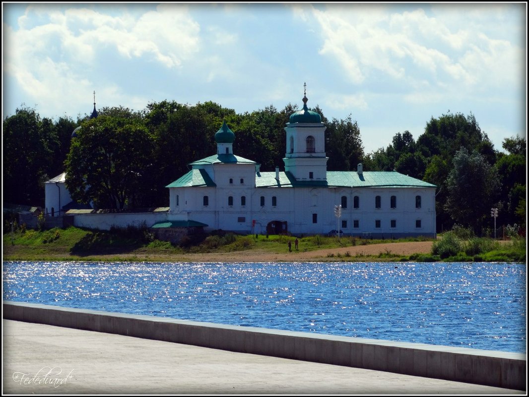 Вид на Мирожский мужской монастырь. - Fededuard Винтанюк