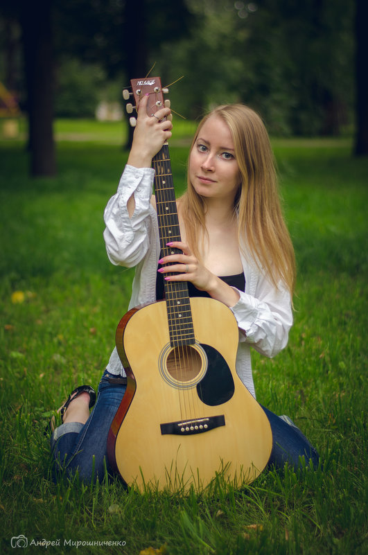 Девушка с гитарой - Андрей Мирошниченко