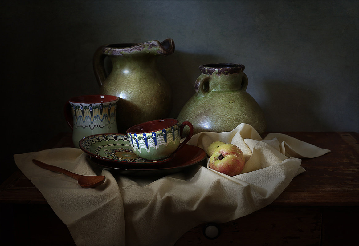 Зеленые кувшины и яблоки - Татьяна Карачкова