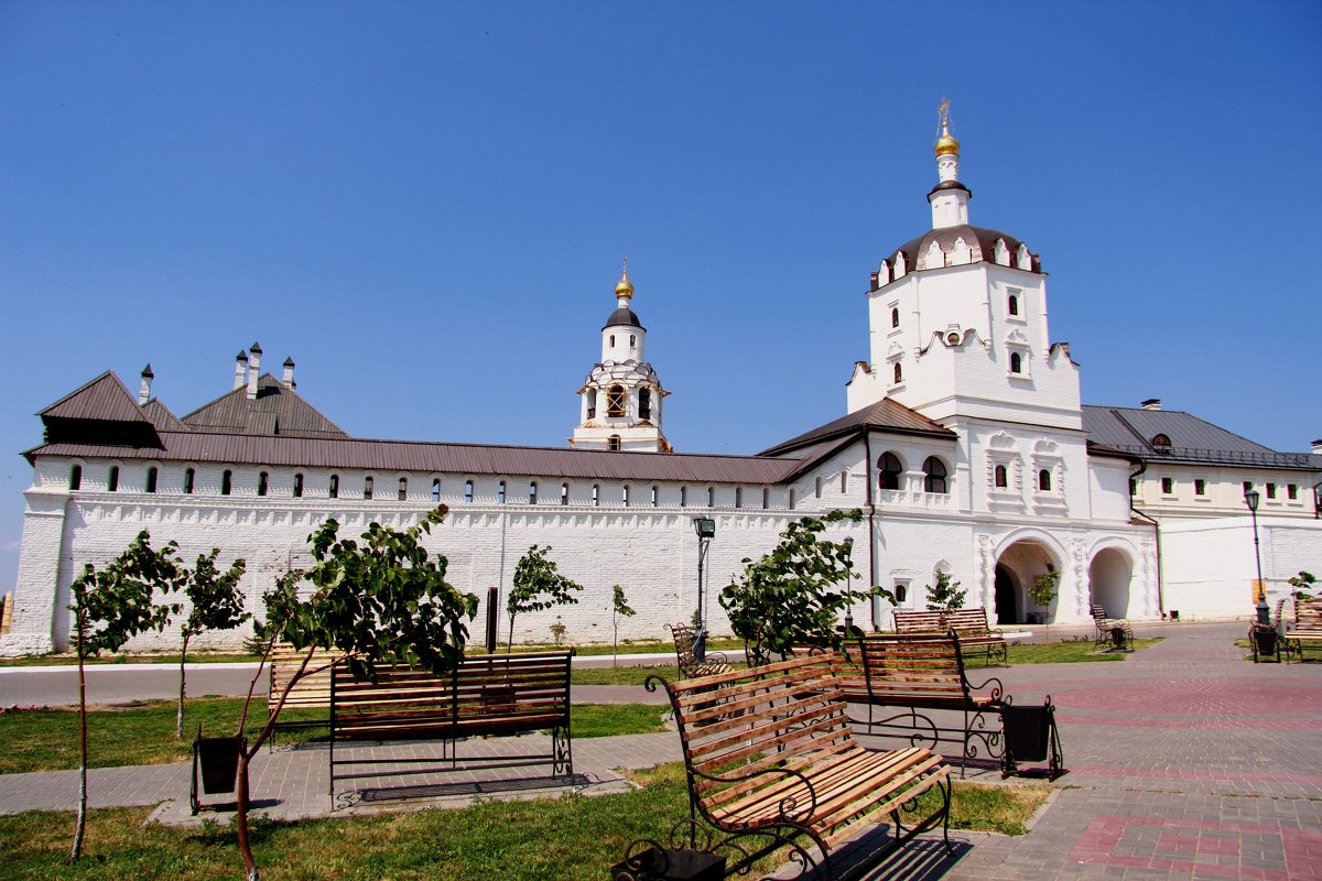 Стены монастыря - Наталья Серегина