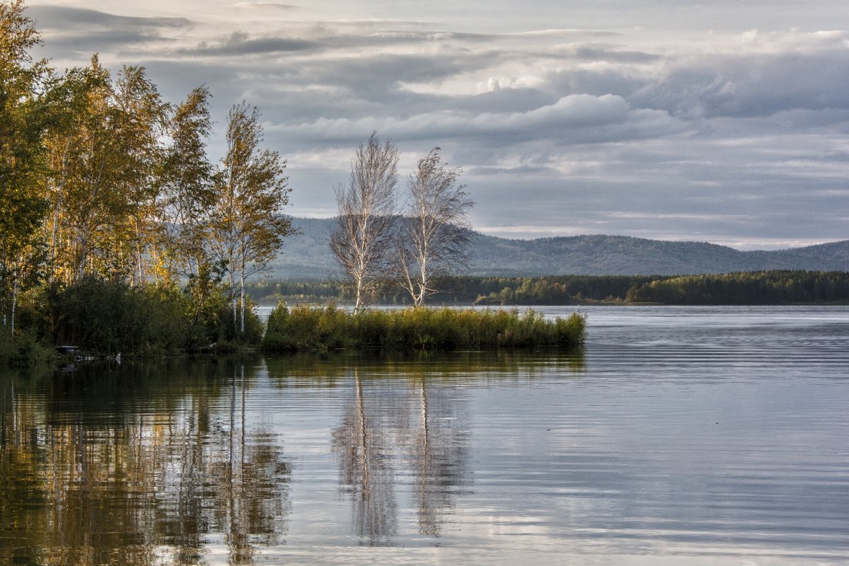 Autumn on the Lake - Dmitry Ozersky