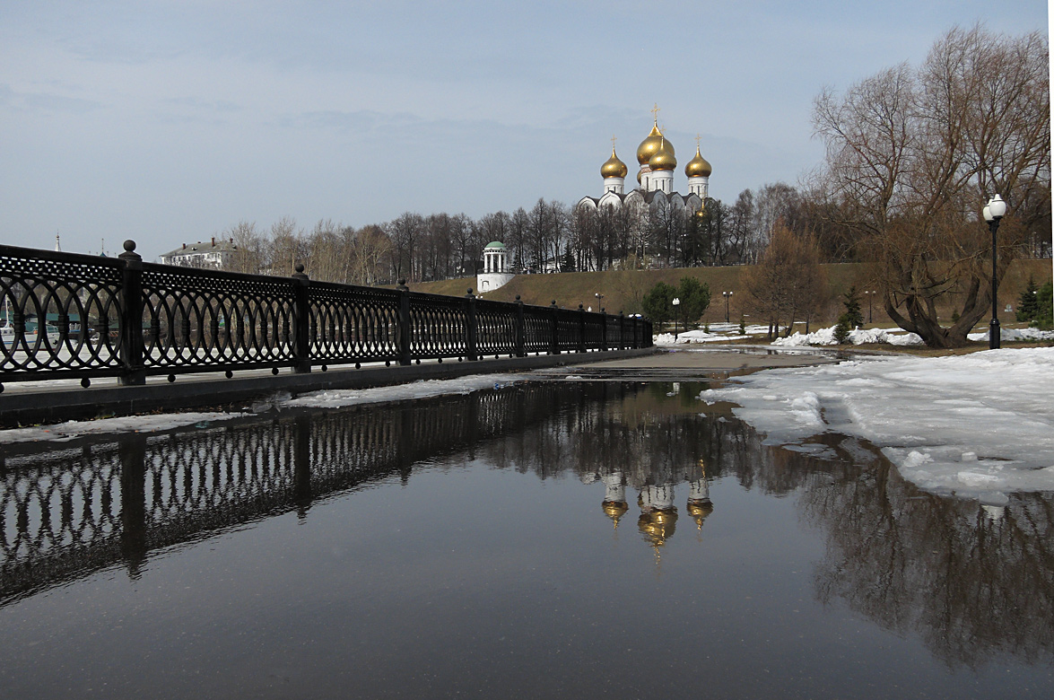 В городе апрель - Николай Белавин