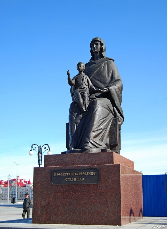Скульптура Деве Марии с младенцем Христом. - Лариса 