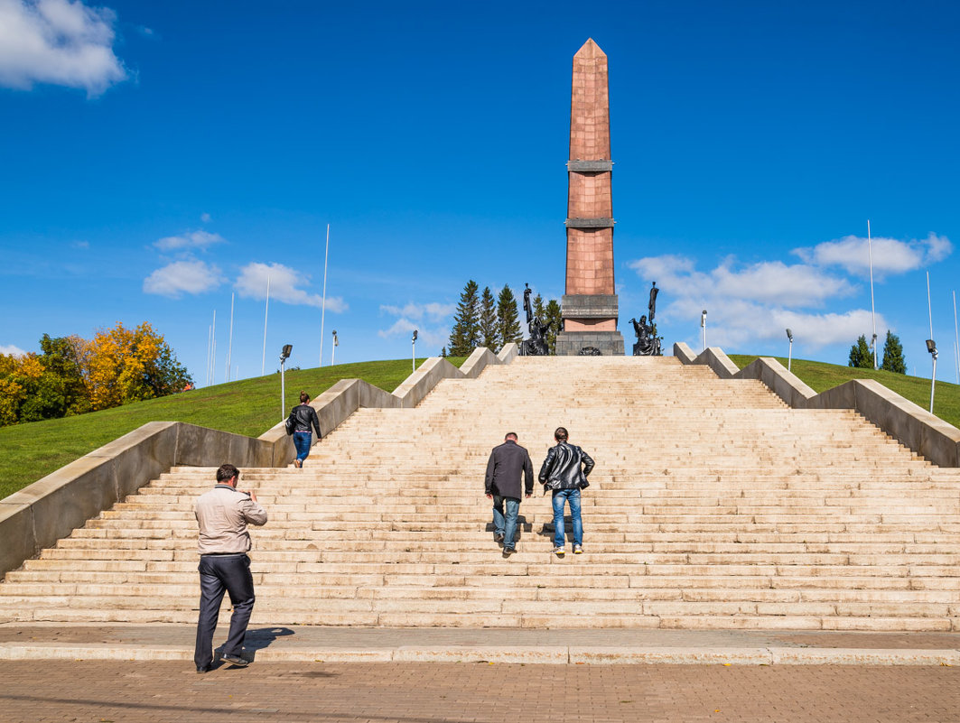 Уфа, монумент Дружбы народов - Любовь Потеряхина